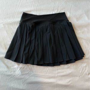 NWT Aerie black pleated tennis skort size Medium